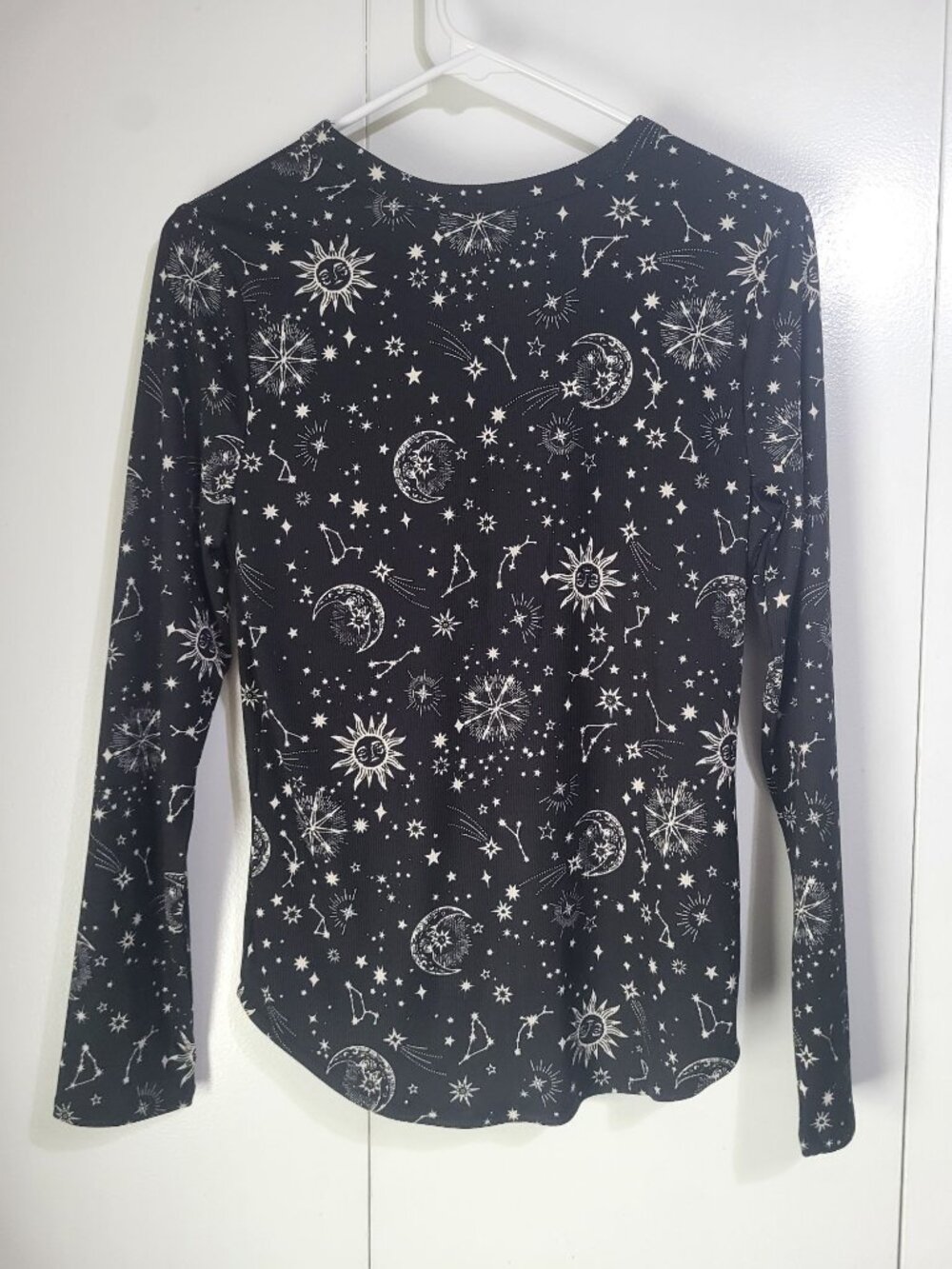 NOBO Juniors SZ LG Thermal Celestial Sun Moon Stars Top Whimsygoth Witchy - Picture 3 of 6